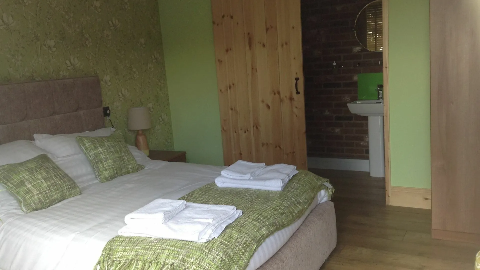Roos Rooms Kingston upon Hull